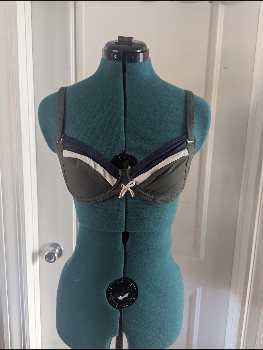 Olive Green Underwire Bra with Contrast Trim - Women Intimates